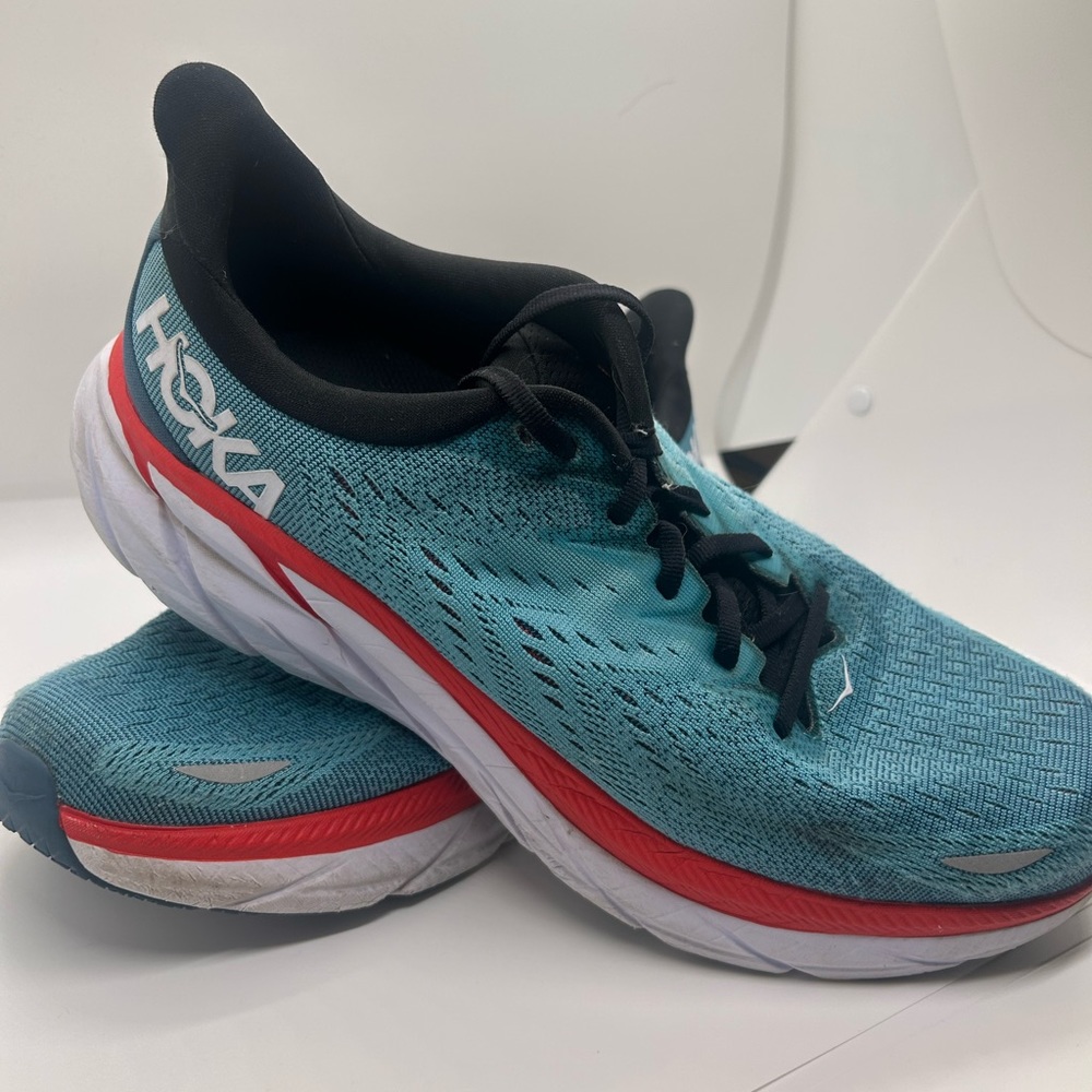 Gently used men's Hoka Clifton 8 size 10